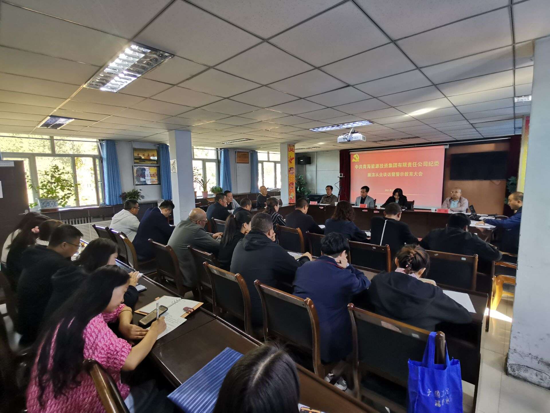 1635390620234223.jpg 集團(tuán)公司紀(jì)委開(kāi)展廉潔談話活動(dòng) 黃奇中攝.jpg